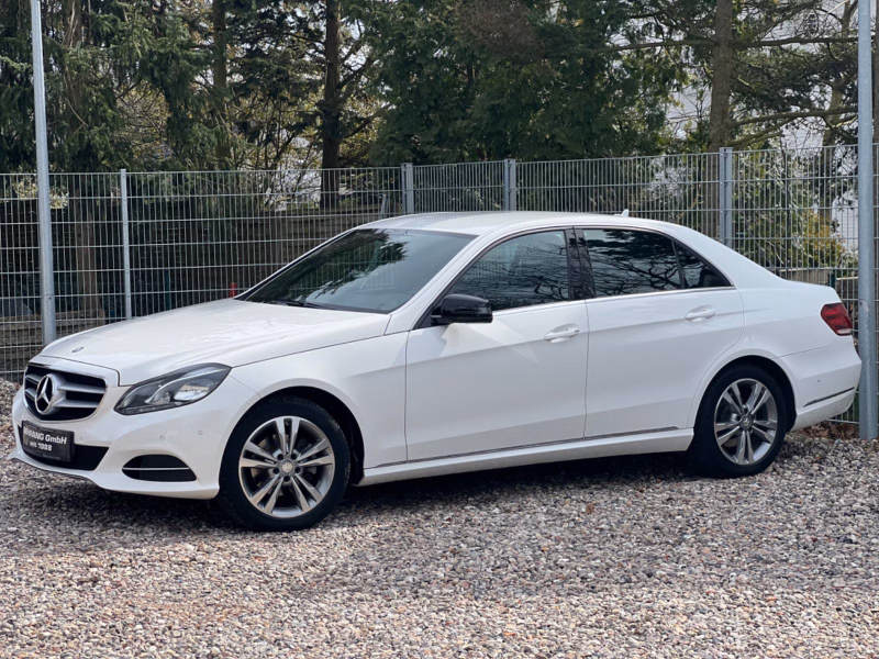 Mercedes-Benz E200 BlueTEC AVANTGARDE*MOD2015*LED*NAVI*EURO6*