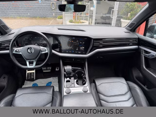 Volkswagen Touareg R-Line 4x4*HUD*SPUR*TOT*DYN*AHK*PAN*STHZ - foto 8