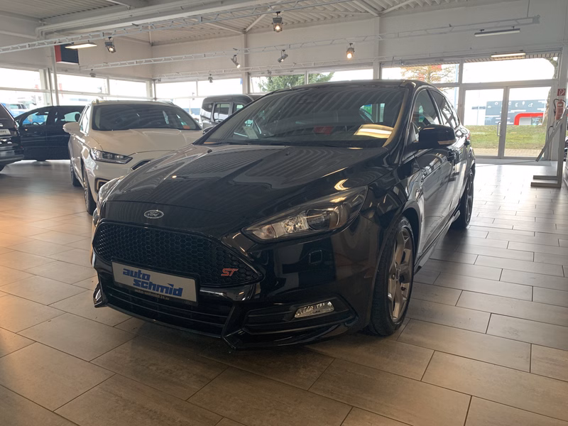 Ford Focus ST Bi-Xenon + Recaro + Winterpaket