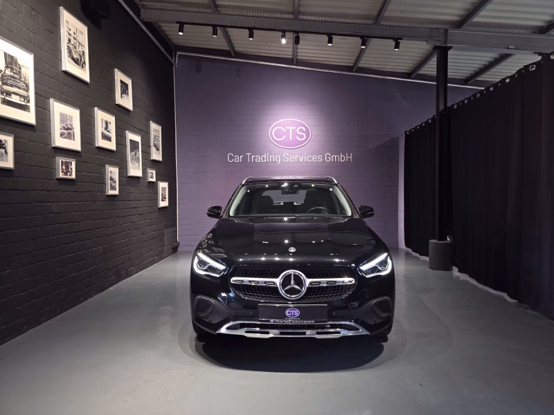 Mercedes-Benz GLA 200/ PANORAMA /1 HAND/TOP