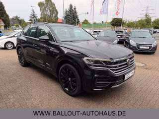 Volkswagen Touareg R-Line 4x4*HUD*SPUR*TOT*DYN*AHK*PAN*STHZ - foto 4