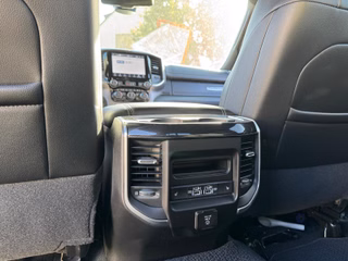 Dodge RAM 2500 Heavy Duty 6.7 Cummins Crew Cab Laramie Night - bilder 26