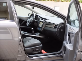 Toyota Avensis 2.0 D-4D Comfort Leder Navi - foto 15