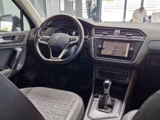 Volkswagen Tiguan Life 2,0TDI*KAMERA*AHK*NAVI*CLIMATRONIC - bilder 2