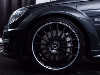 Mercedes-Benz C 63 AMG BI-XENON COMAND H-K PANO SHZ - bilder 6