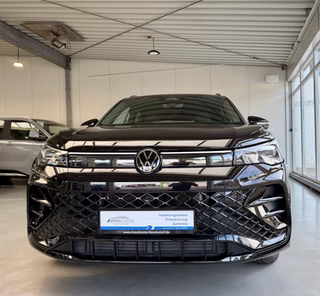 Volkswagen Tiguan R-Line Sport Autom. 4Motion Black Style, IQLight Navi +AHK - foto 1