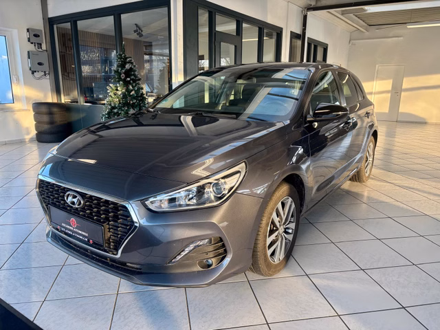 Hyundai i30 YES! 1.4 Navi Kamera CarPlay Tempomat SHZ Gebrauchtwagen Kaufen | EZ 07/2020