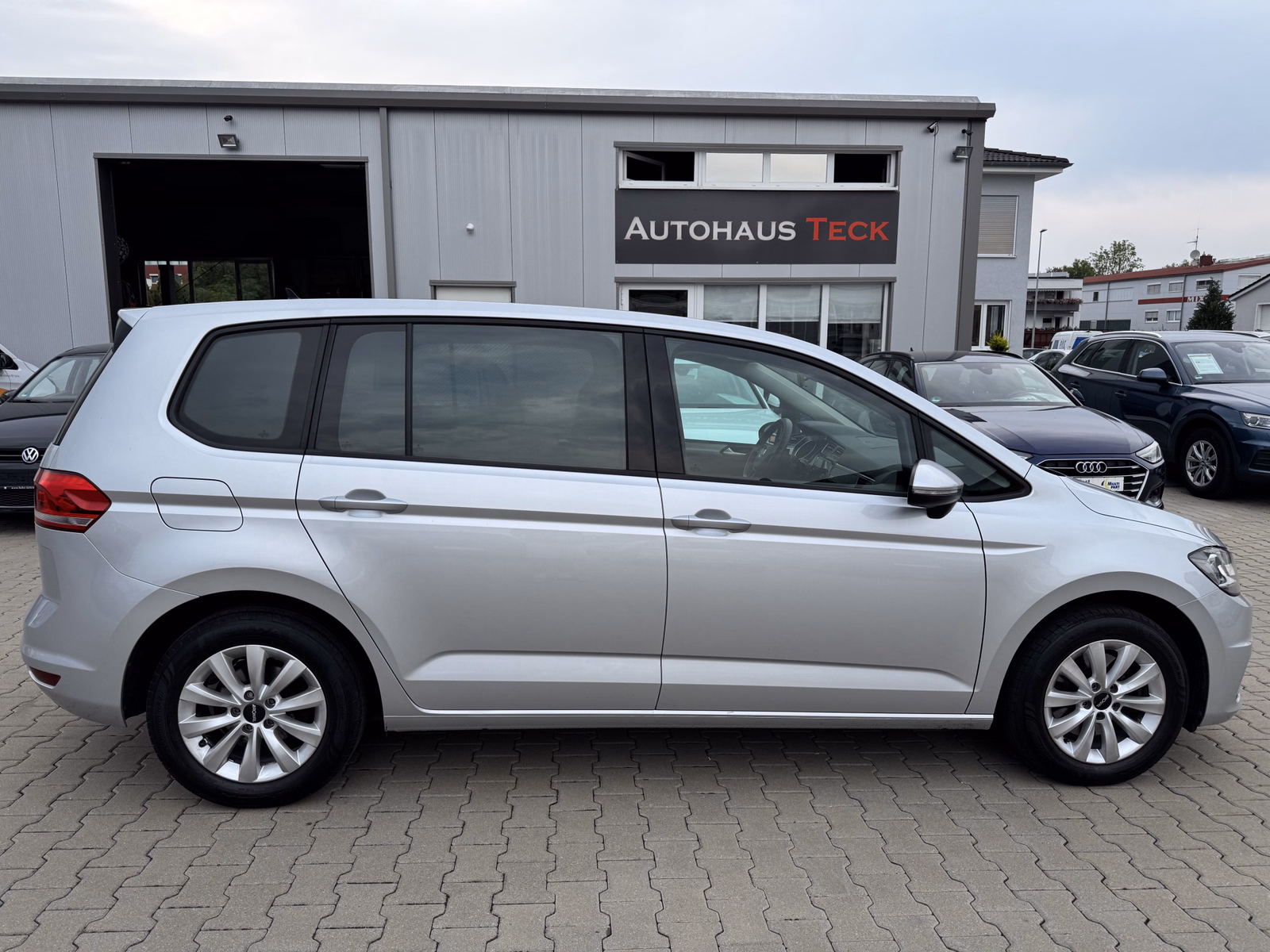 Volkswagen Touran 1.2 TSI BlueMotion Technology 7 Sitze/Navi/3-Zonen-Klima/PDC/AHK