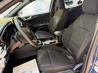 Ford Focus Turnier ST-Line ACC Navi CAM PDC LED - bilder 2