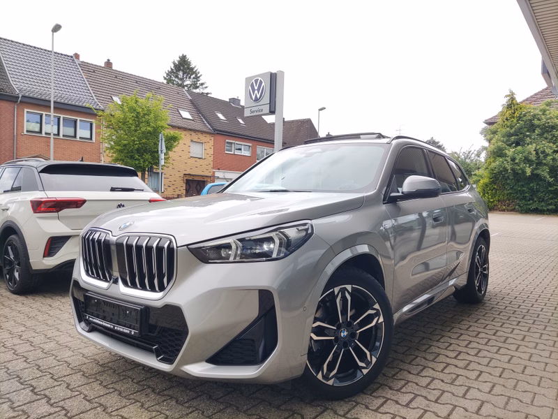 BMW X1 20 i sDrive M Sport PANO,HUD,360°KAM,AHK