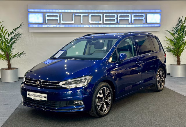 Volkswagen Touran 2.0TDI DSG 7SITZE STANDHZ SOUNDSYS CARPL. Gebrauchtwagen Kaufen | EZ 11/2024 | Preis 31.900 €