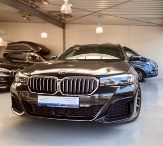 BMW 520 d M Sport Autom., LED Pano LiveC. Navi - foto 1