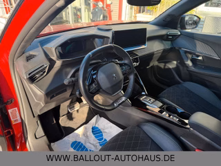Peugeot 2008 GT Pack*2.HAND*PANO*ACC*SPUR*TEMP*FOCAL* - foto 8