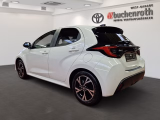 Toyota Yaris Hybrid Teamplayer +Safety- & Comf. Paket + Allwetterreifen - bilder 7