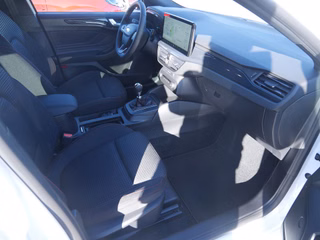 Ford Focus Turnier 1.0 EcoBoost Hybrid ST-Line LED - foto 2