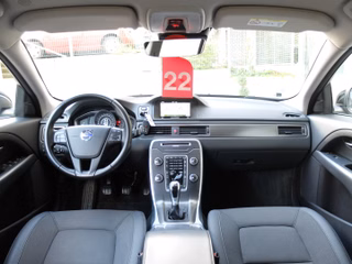 Volvo V70 Kombi 2.0 D2 Kinetic Navi AHK - photo 12