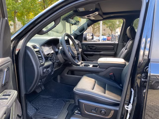 Dodge RAM 5.7 V8 HEMI Limited Night 2026 + 3 Jahre Garantie - bilder 9