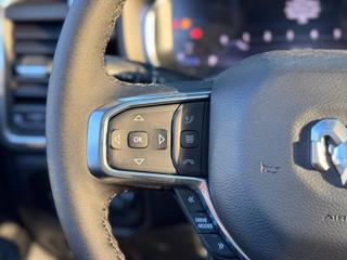 Dodge RAM Laramie Night Premium + 3 Jahre Garantie AHK + elekr. Heckklappe + Beifahrerdisplay - bilder 24