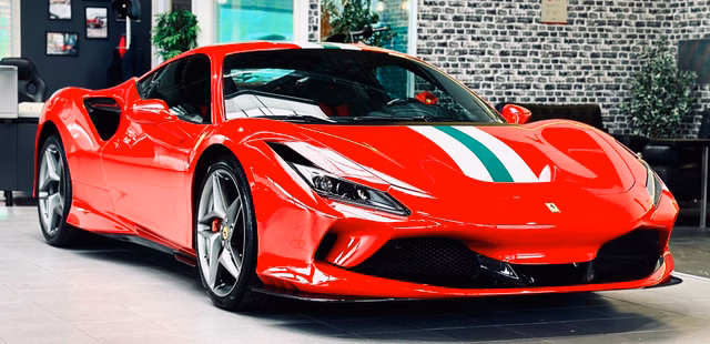 Ferrari F8 Tributo |VOLL CARBON|AIRLIFT|P.DISPLAY|D-FZG Gebrauchtwagen Kaufen | EZ 03/2021 | Preis 296.905 €