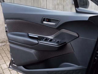 Toyota C-HR Hybrid Lounge Mega Ausstattung - фото 10