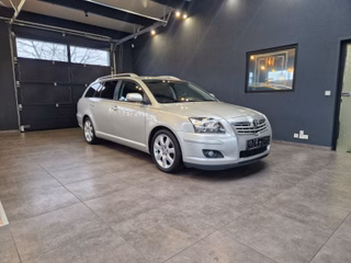 Toyota Avensis Kombi 2.0*XENON*TEMPMT*EINPARKHILFE*SHZ - photo 1