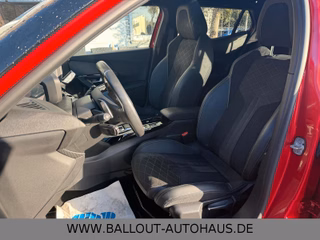 Peugeot 2008 GT Pack*2.HAND*PANO*ACC*SPUR*TEMP*FOCAL* - foto 9