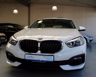 BMW 118i Advantage Autom.  Navi LED AHK Winterp. - photo 1