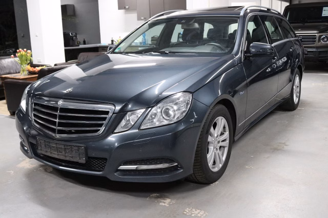 Mercedes-Benz E 300 T CDI *7G-Tronic*2. Hd*MB Scheckh.* MB Scheckheft Glasdach Top Zustand Used vehicle for sale | First registration 05/2012 | Price 6.900 €
