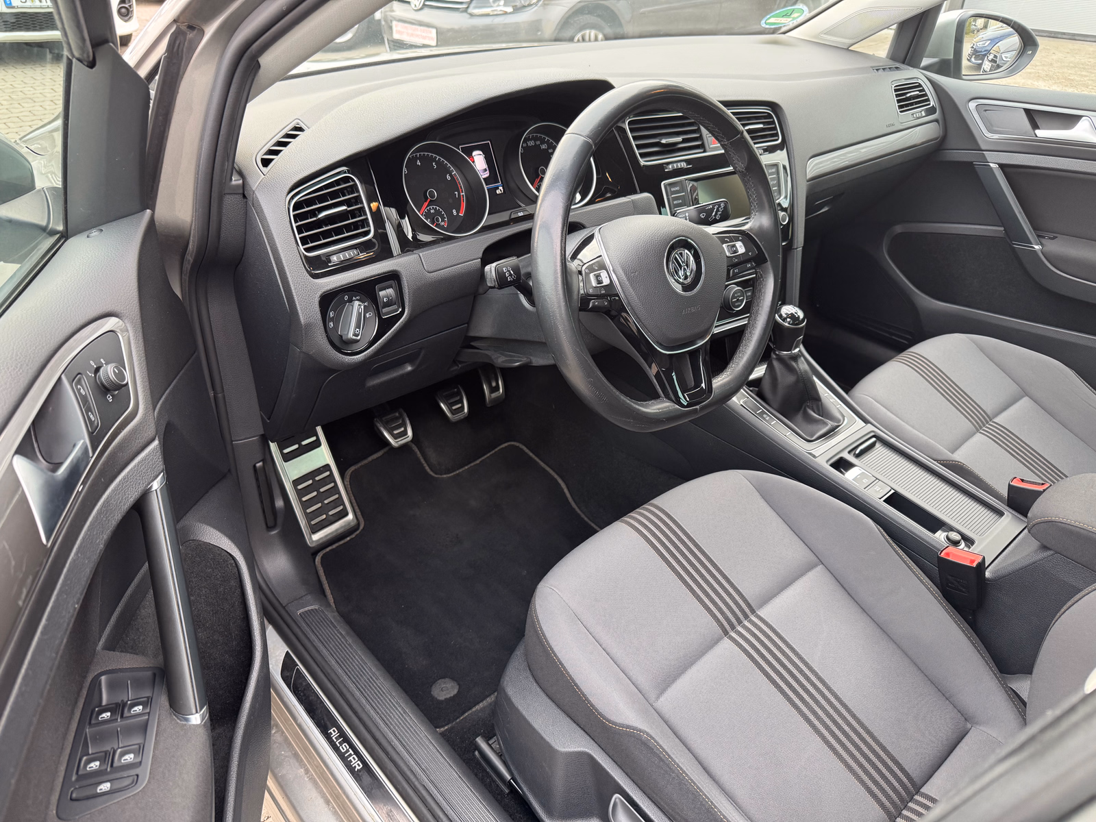 Volkswagen Golf 1,2 TSI BMT "Allstar" Bremsen Neu/AHK/SHZ/PDC