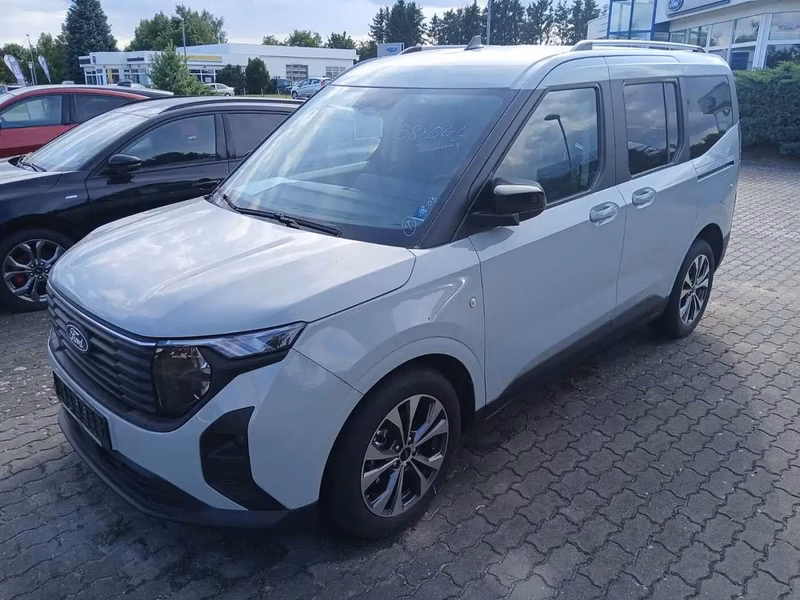 Ford Tourneo Courier 1.0 EcoBoost Titanium
