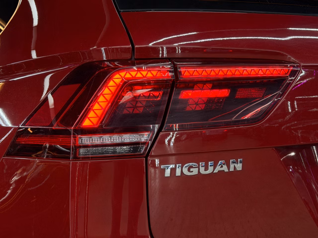 Volkswagen Tiguan Highline 1,4 TSI 4Motion OFFROAD/NAVI/AHK/KEYLESS/KAMERA - foto 8