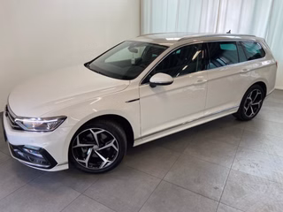 Volkswagen Passat Variant R-LINE MATRIX AHK NAVI 18"
