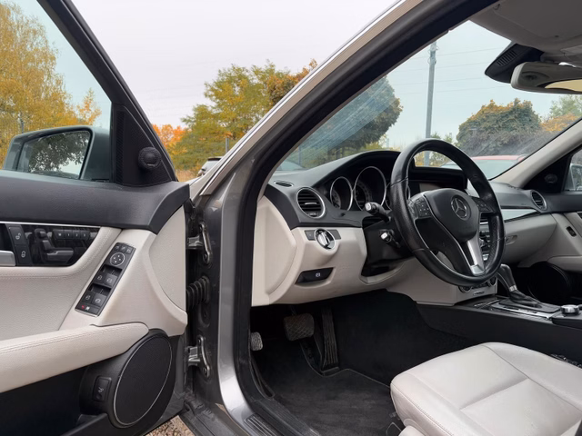 Mercedes-Benz C 350 4MATIC Pano*Memory*Kamera*ACC*StandHz. - foto 7