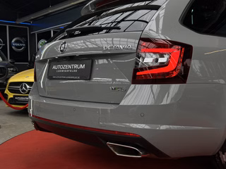 Skoda Octavia Combi V-RS 245 / PANO / ACC / LED / LANE-ASSIST / FRONT-ASSIST - foto 4