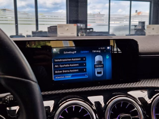 Mercedes-Benz A 180d Limousine Style*8G-DCT*KEYLESS*CARPLAY* - bilder 18