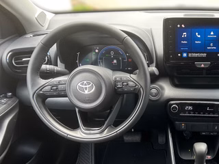 Toyota Yaris Hybrid Teamplayer + Safety - & Comfort Paket - bilder 17