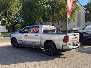 Dodge RAM 1500 Laramie Night AHK , Beifahrerdisplay - bilder 11