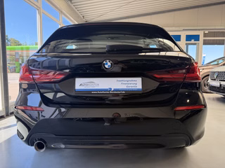 BMW 118 i Sport Line Autom., LED Navi PDC Tempomat - bilder 6