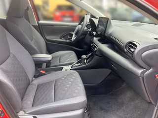 Toyota Yaris Hybrid Teamplayer + Safety - & Comfort Paket - bilder 12