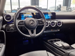 Mercedes-Benz A 180d Limousine Style*8G-DCT*KEYLESS*CARPLAY* - bilder 3