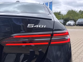 2027 BMW 540i xDrive - photo 1