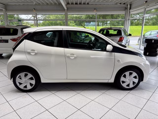 Toyota AYGO aut. x-play touch Kamera USB Bluetooth Klim - photo 9