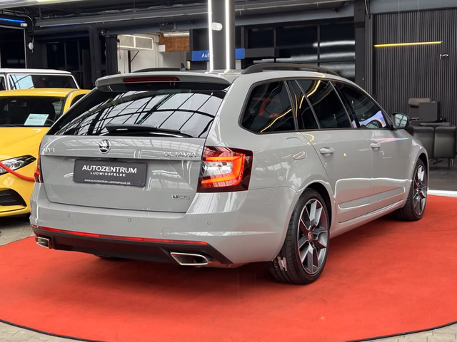 Skoda Octavia Combi V-RS 245 / PANO / ACC / LED / LANE-ASSIST / FRONT-ASSIST - foto 6