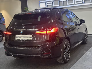 BMW 218 Active Tourer M-SPORT PANO MASSAGE 360K AHK - bilder 4