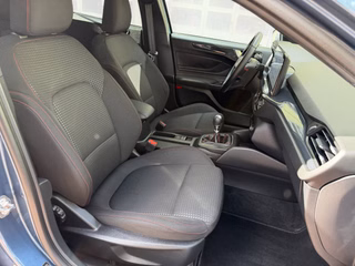 Ford Focus Turnier ST-Line ACC Navi CAM PDC LED - bilder 5