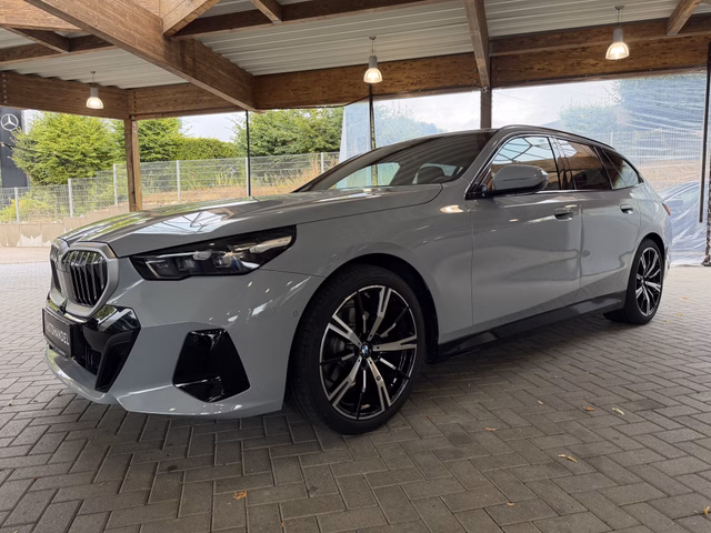 BMW 520 i M Sport 140 KW Harman Kardon Soundsystem Gebrauchtwagen Kaufen | EZ 02/2026 | Preis 47.900 €