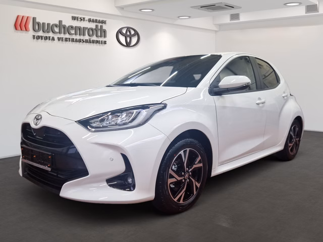 Toyota Yaris Hybrid Teamplayer +Safety- & Comf. Paket + Allwetterreifen - bilder 1