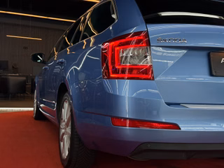 Skoda Octavia Combi Style DSG/AHK/TEMPOMAT/PDC/LED/SUNSET - foto 31