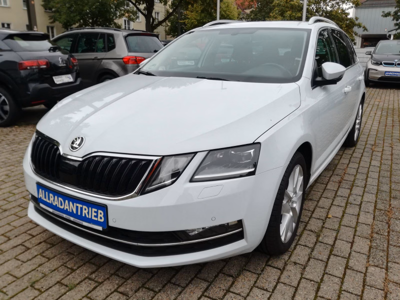 Skoda Octavia Combi 4x4 DSG*NAVI*AHK*CAM*SITZHZG*LED*