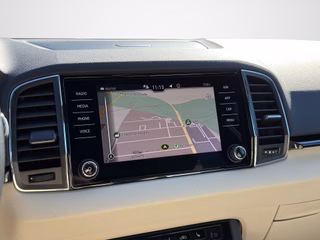 Skoda Karoq 2.0 TDI Style KLIMA / AHK / LEDER / PANORAMA / NAVI - bilder 8